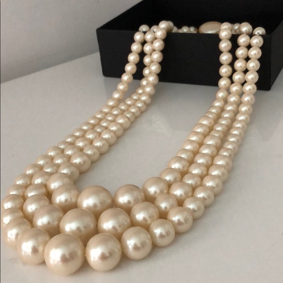 VINTAGE PEARL 3 STRAND IVORY PEARL NECKLACE - Picture 1 of 8